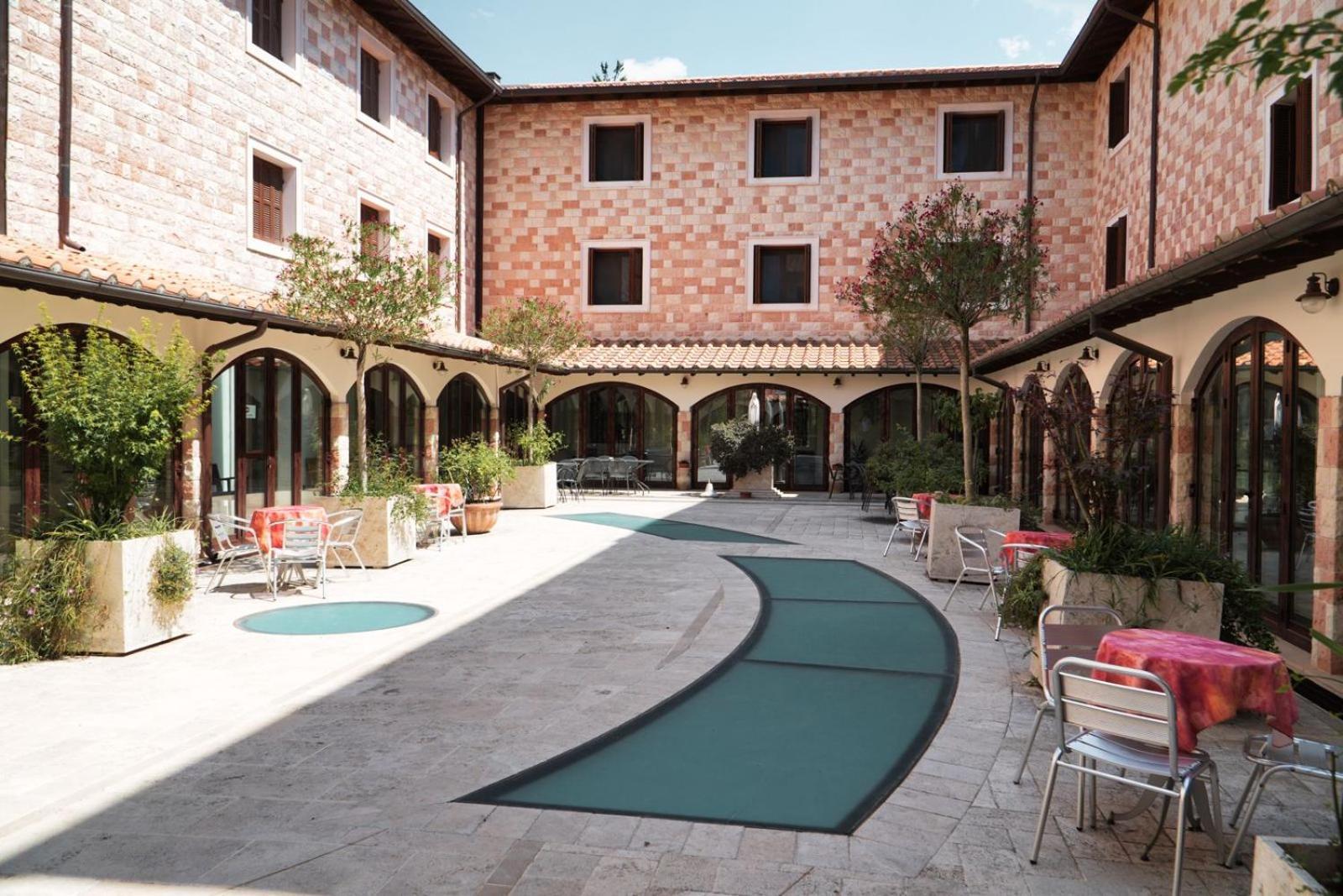 Hotel Domus Laetitiae Assisi Esterno foto