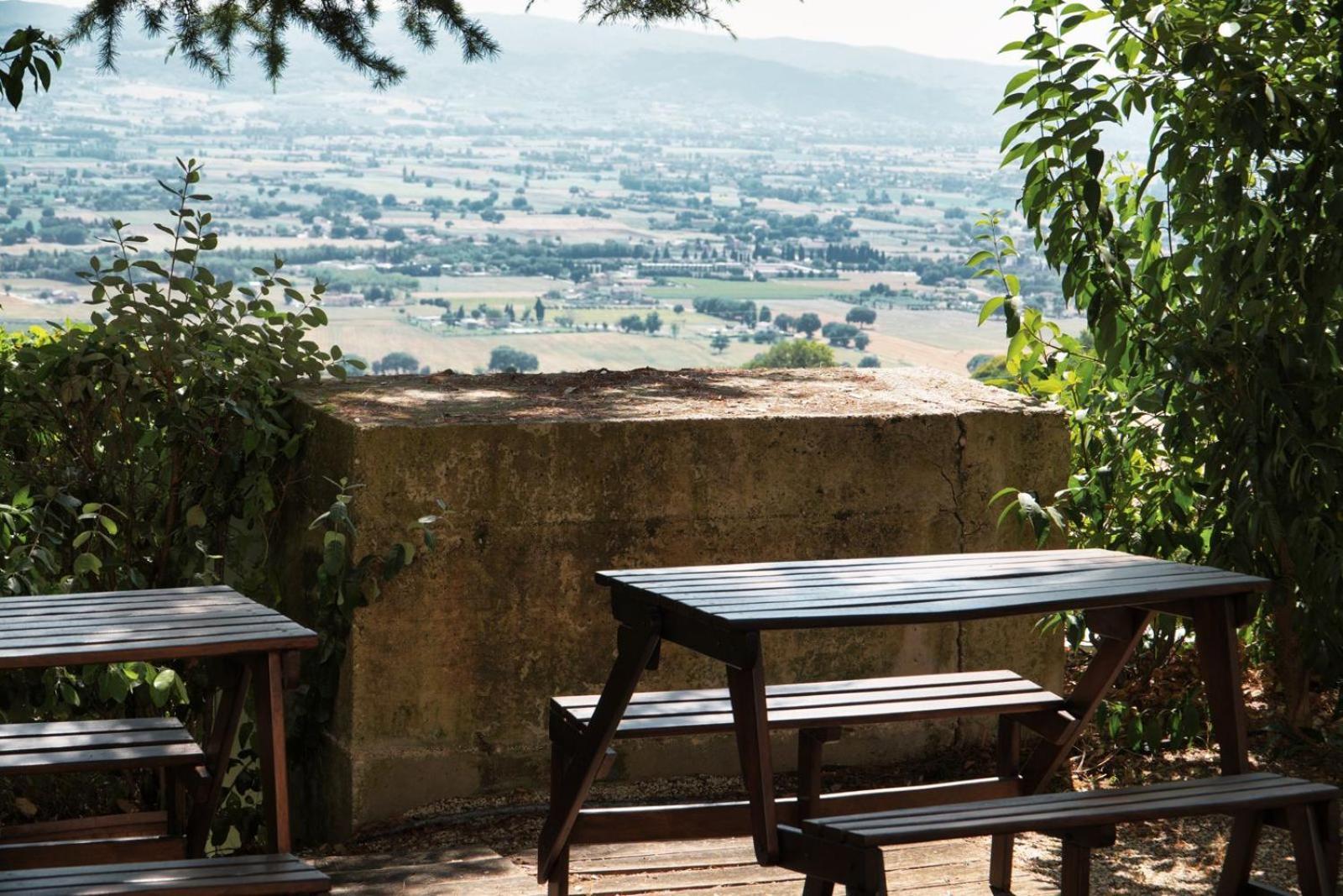 Hotel Domus Laetitiae Assisi Esterno foto