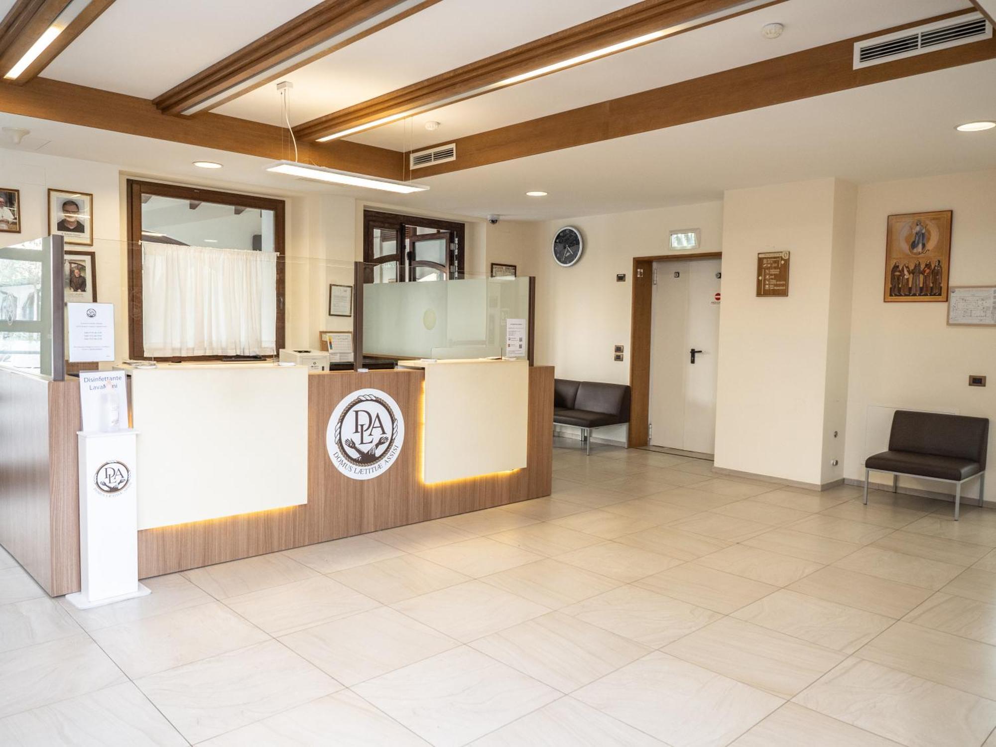 Hotel Domus Laetitiae Assisi Esterno foto