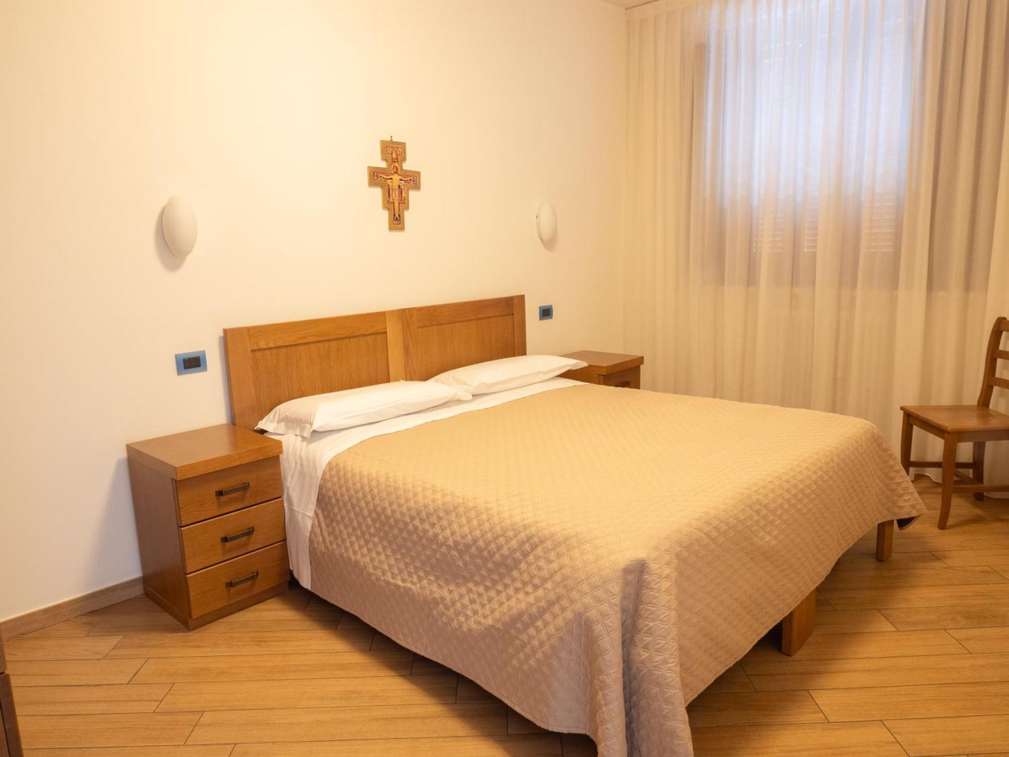 Hotel Domus Laetitiae Assisi Esterno foto