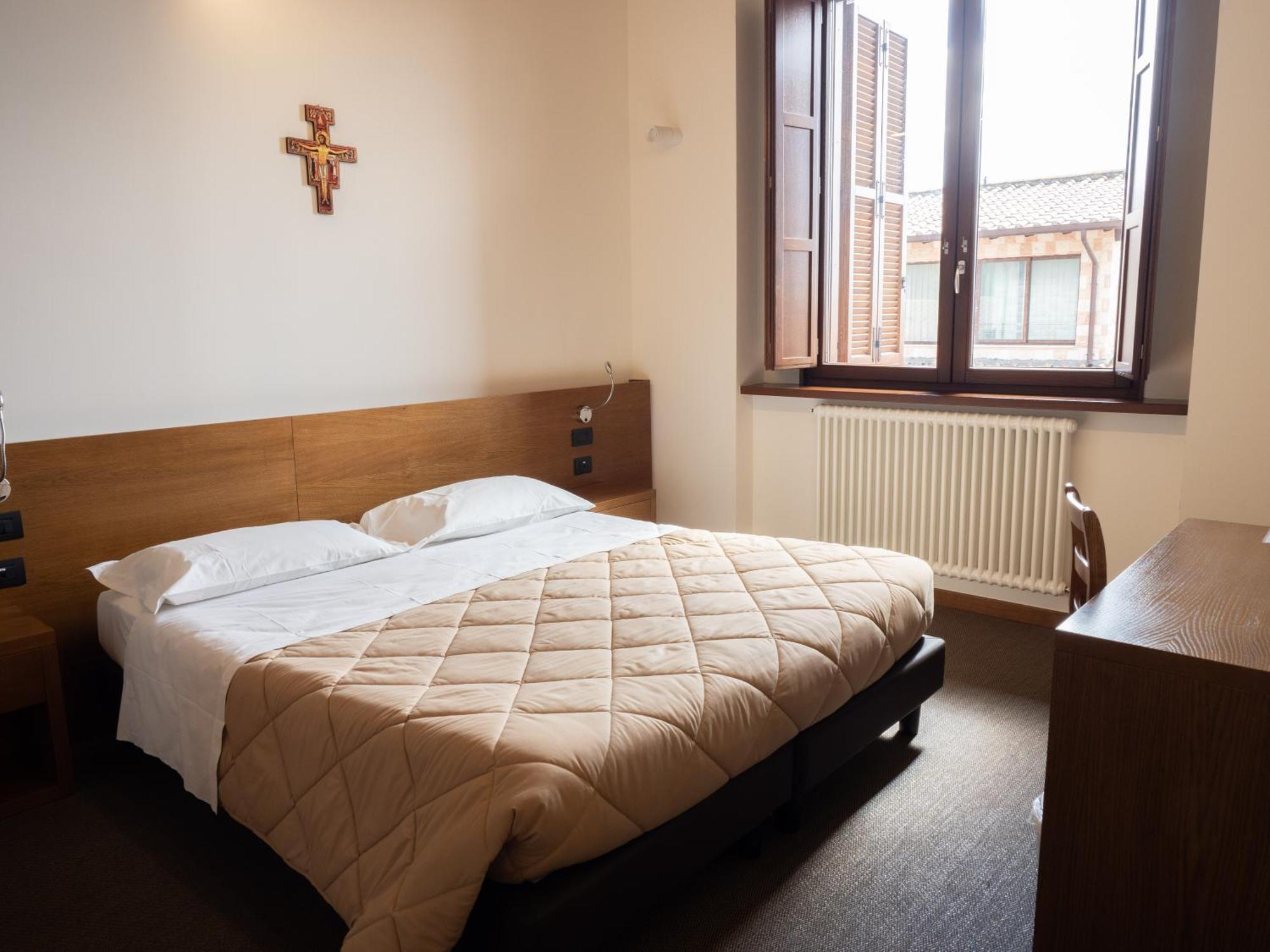 Hotel Domus Laetitiae Assisi Esterno foto
