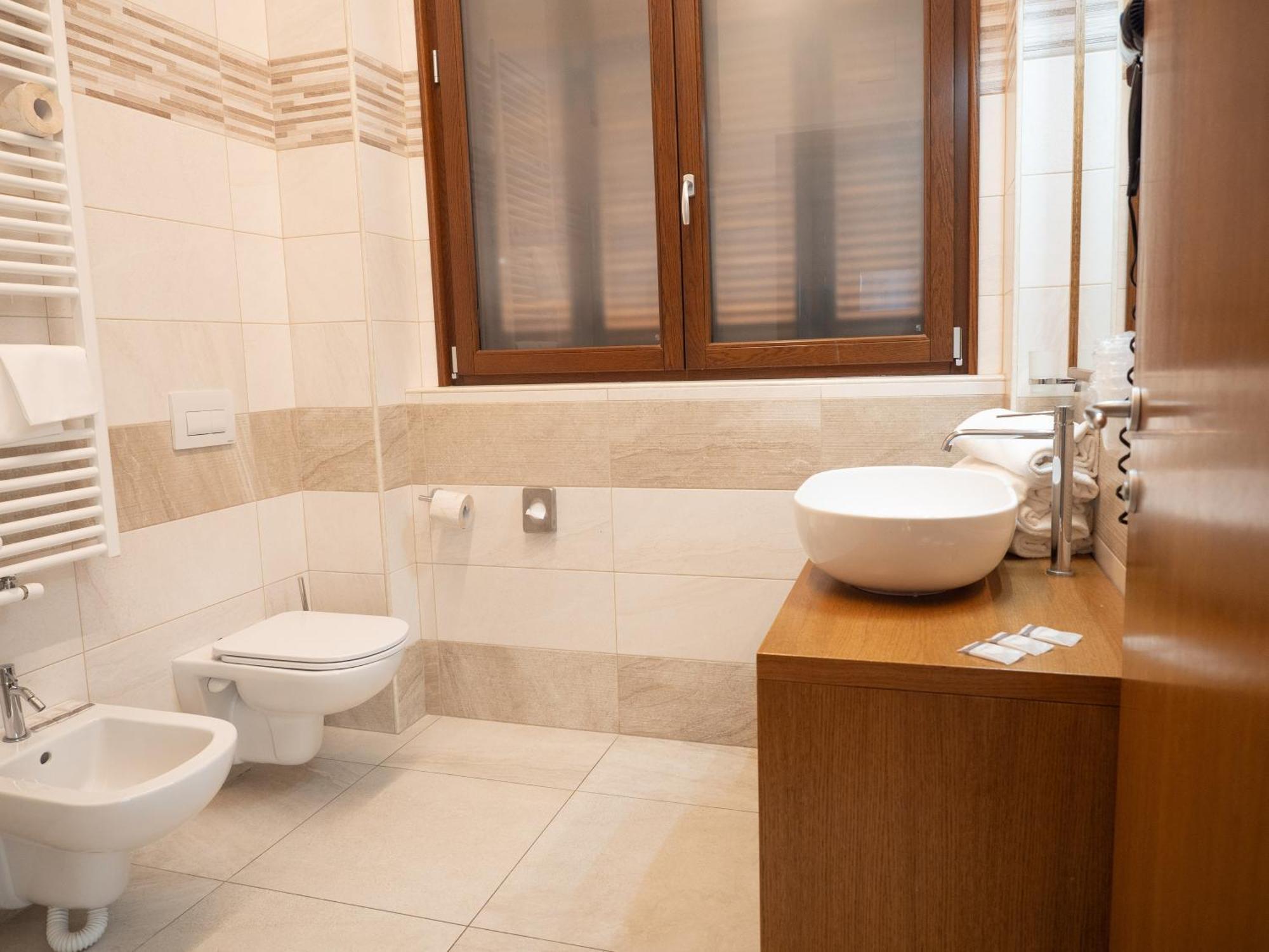Hotel Domus Laetitiae Assisi Esterno foto